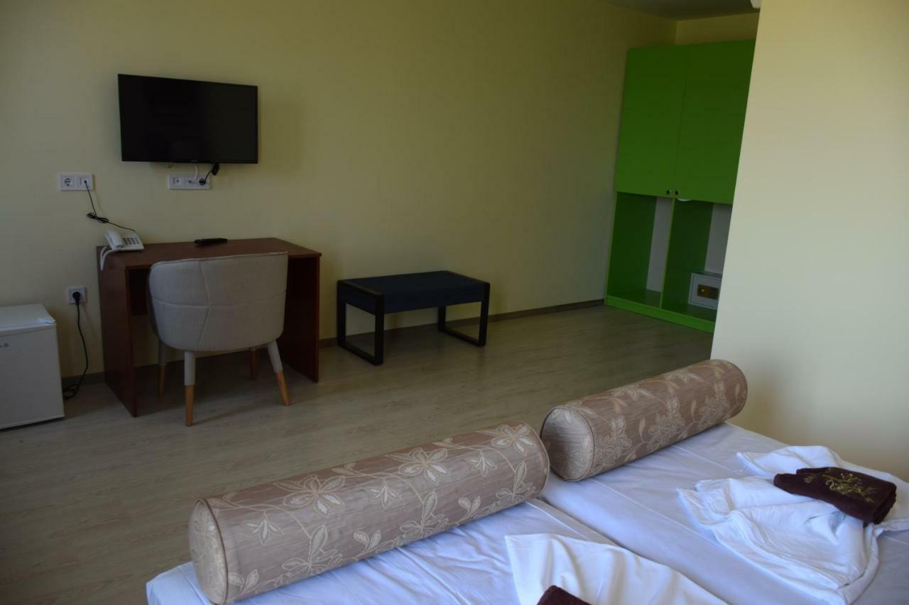 Camp And Pool Hotel Kranevo Exterior foto
